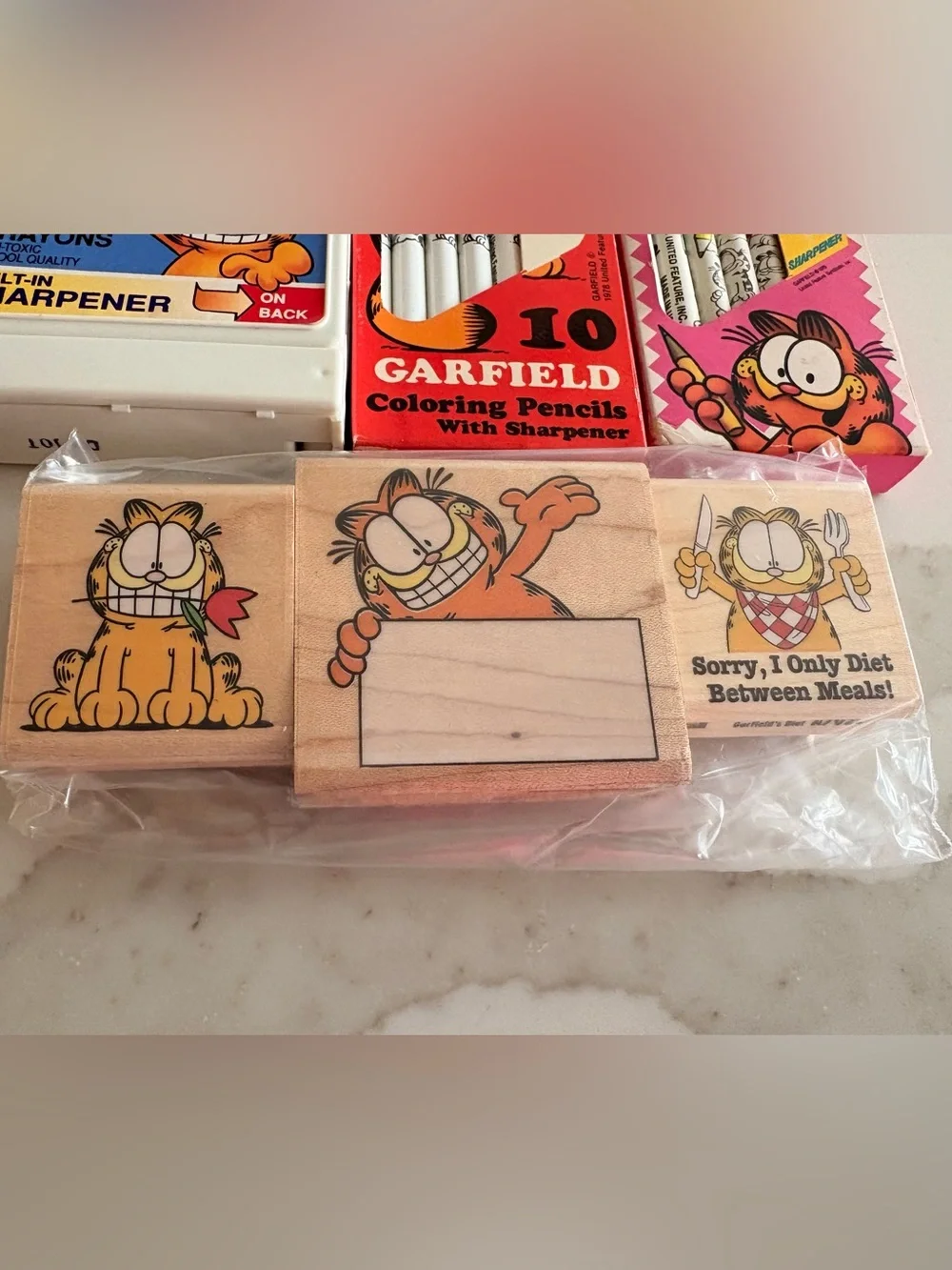 Vintage Garfield lot: pencils, crayons and stamps